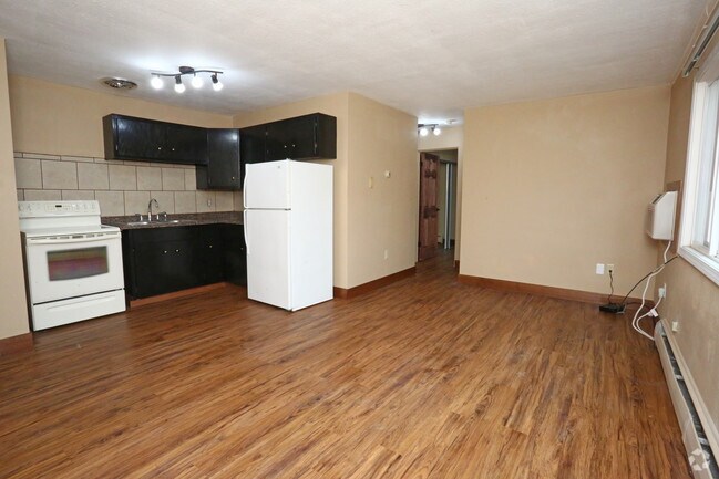 Interior Photo - 325 11th Ave SW