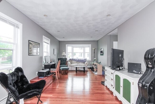 Foto del edificio - 35 Willard Ave
