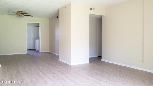 Building Photo - 4915 Baymeadows Rd