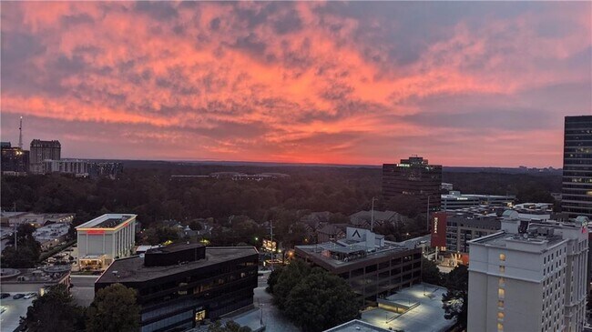 Foto del edificio - 3338 Peachtree Rd NE