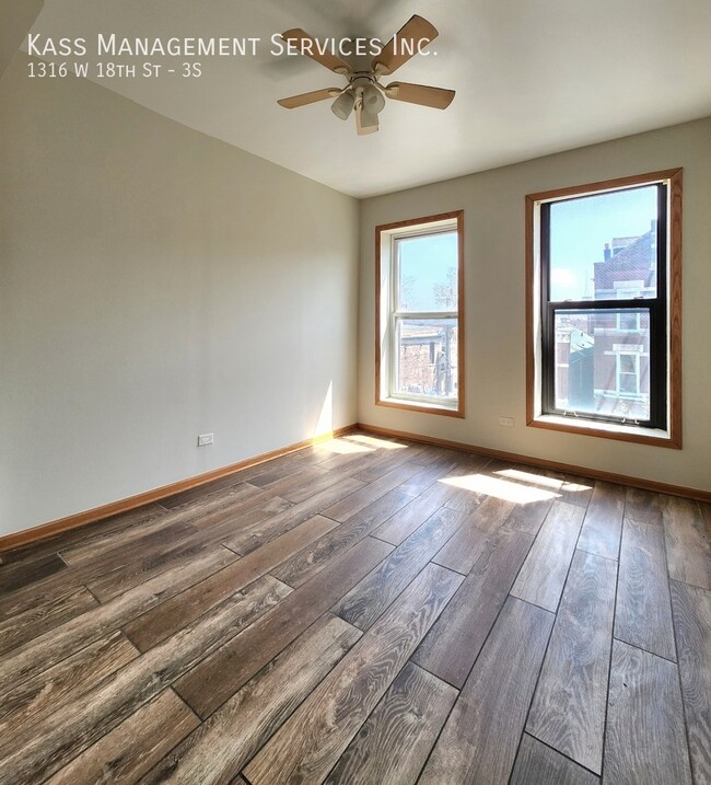 Building Photo - 1316 W 18th St