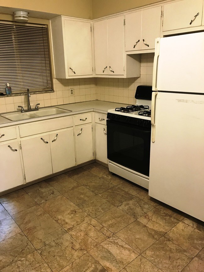 Foto del edificio - 227-231 Randel Ave