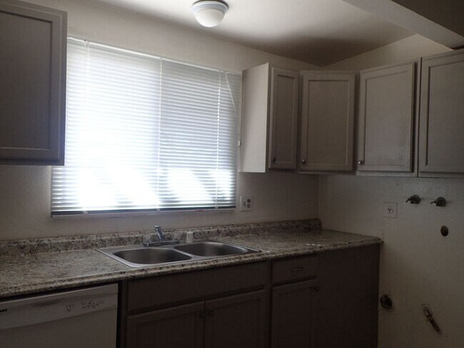 Foto del edificio - Cute spacious 3bd 1ba