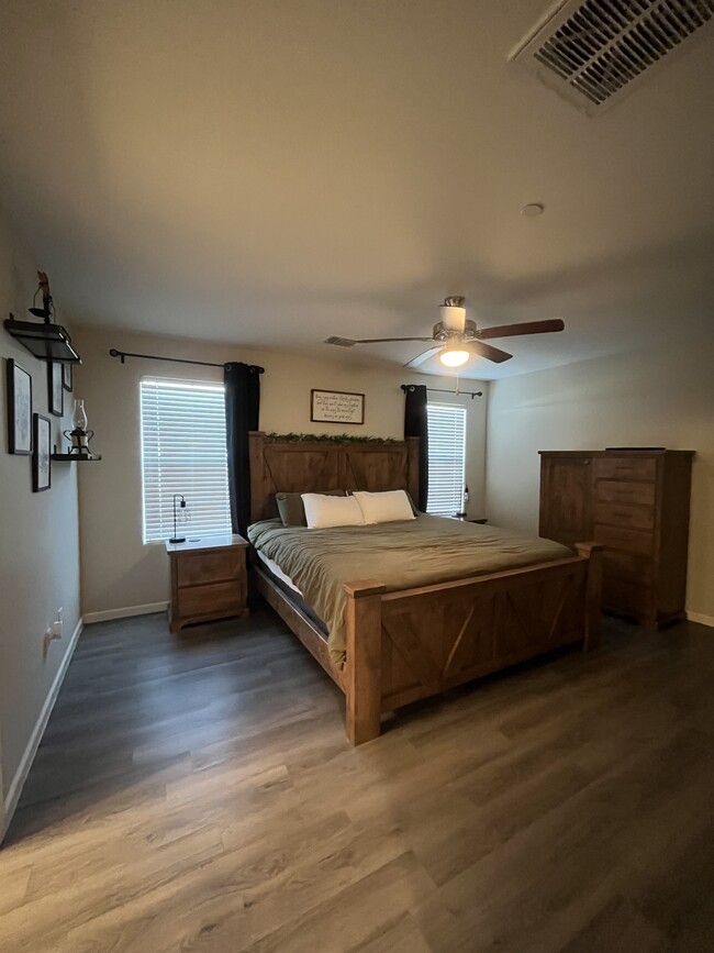 Building Photo - 4230 E Four Creeks Ct
