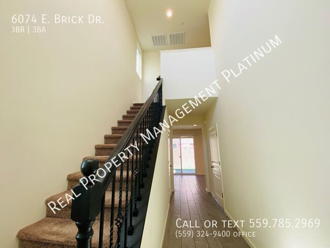 Foto del edificio - $2,100 Fowler & Belmont, Gated Community &...