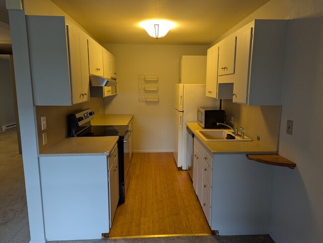 Building Photo - 922 100th Ave NE