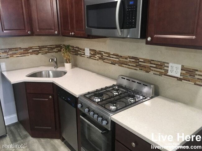 Building Photo - Studio, 1 bath Apartment - 4071 N Kenmore Ave
