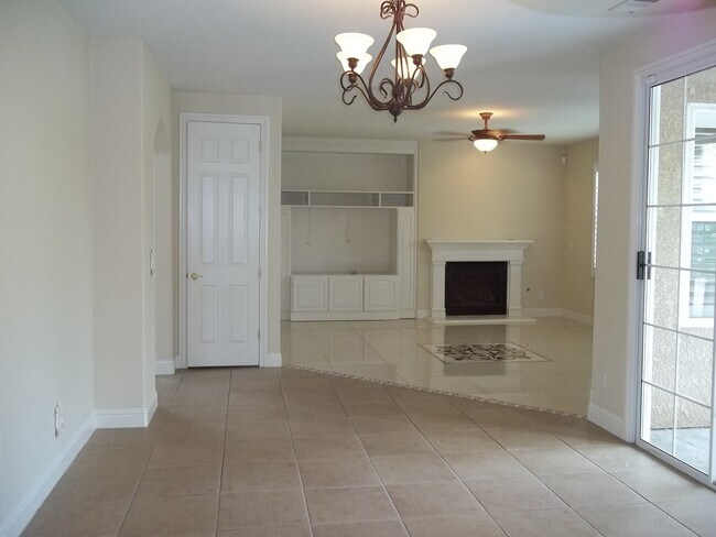 Foto del edificio - Large and spacious 2-Story home in Clovis ...