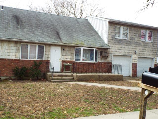 Building Photo - 654 Centerwood St