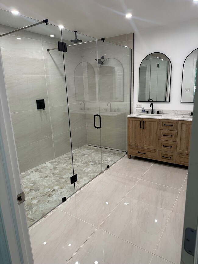 Building Photo - 7499 Pinehill Rd