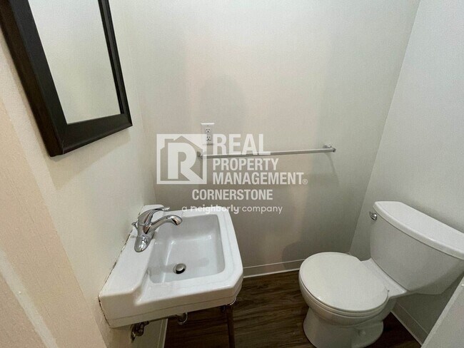Foto del edificio - Move In Ready Townhome