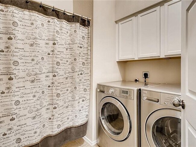 Washer & Dryer Units - 3104 Lynnbrook Dr