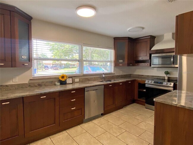 Foto del edificio - 6925 Mango Ave S