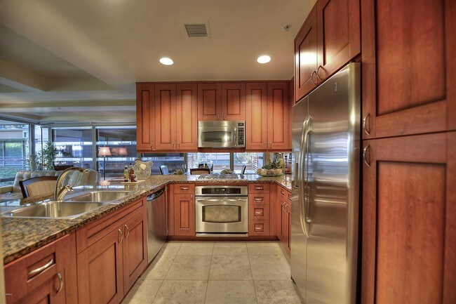 Building Photo - 7157 E Rancho Vista Dr