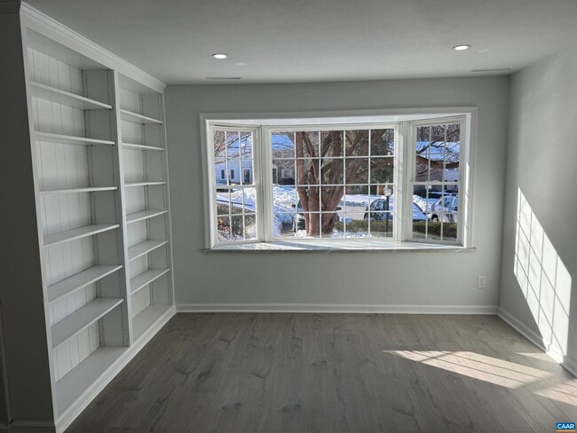 Building Photo - 120 Georgetown Green