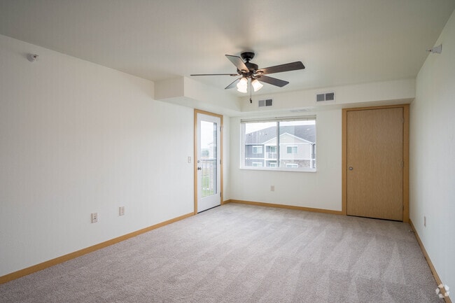 2BR, 1BA - Living Room - Hickory Grove