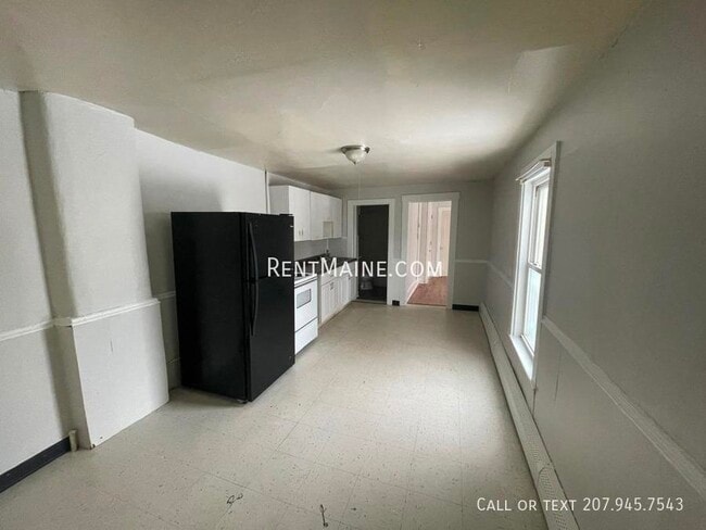 Building Photo - 22 Birch St