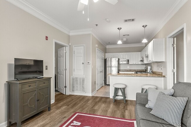 Building Photo - Nice 2 Bed 2 Bath Available Fall 2026!