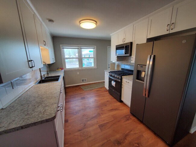 Foto del edificio - Gorgeous 3 bedroom 2 bath - Side by Side Duplex South Minneapolis