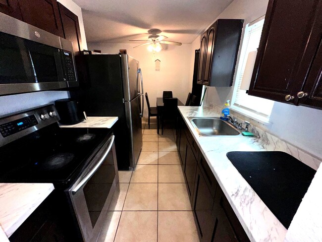 Building Photo - 107 Academy Ave