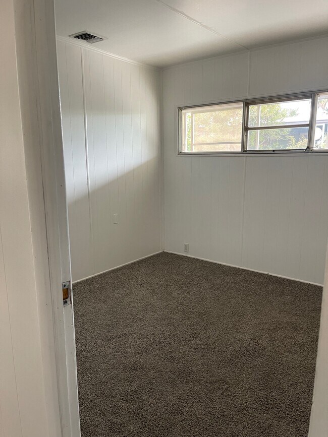 Foto del edificio - 961 Ramar Rd