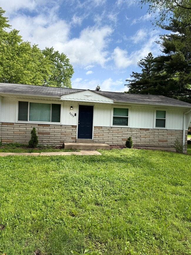 Building Photo - 2033 Bella Clare Dr