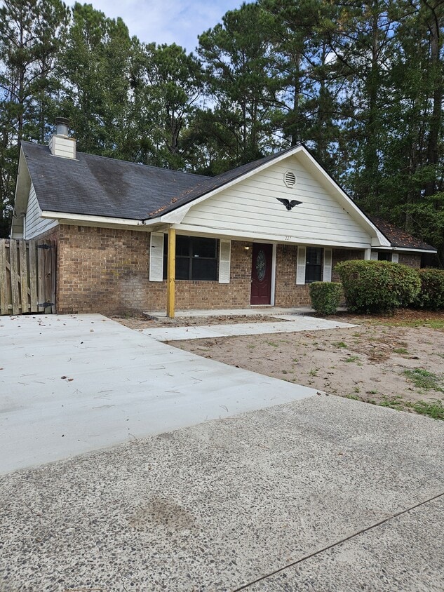 Primary Photo - 227 Sequoia Cir