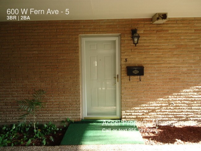 Building Photo - 600 W Fern Ave