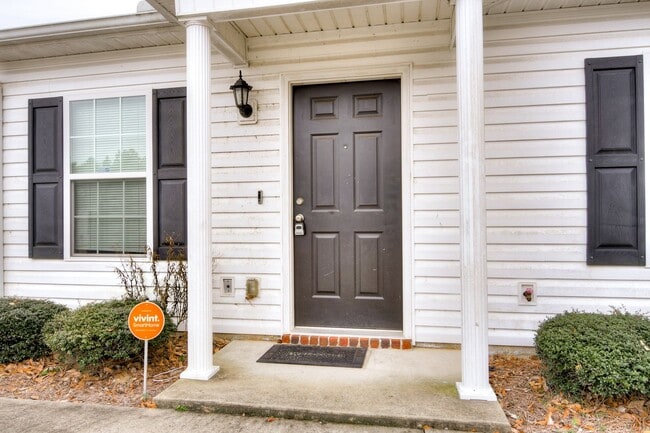 Foto del edificio - End Unit Townhome!