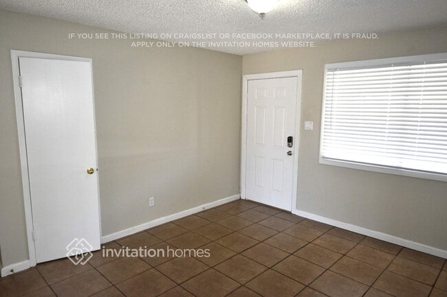 Foto del edificio - 8233 W Indianola Ave