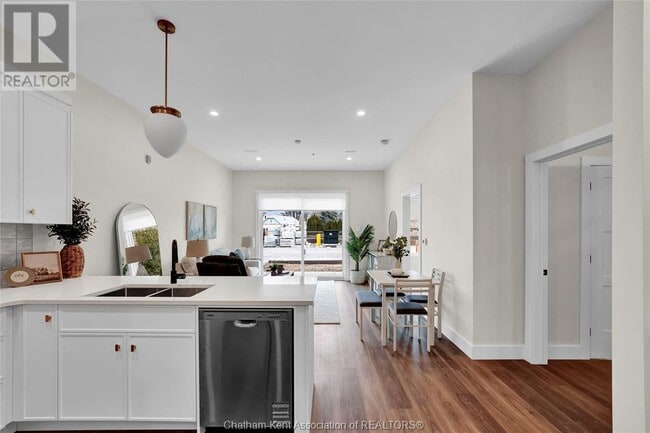 Building Photo - 12 Mill St W