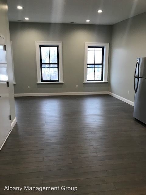 Building Photo - 802 Broadway