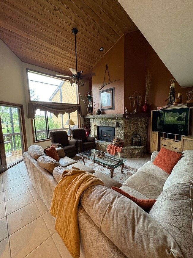 Photo - Vacation Rental: Golf Course Views Country... House