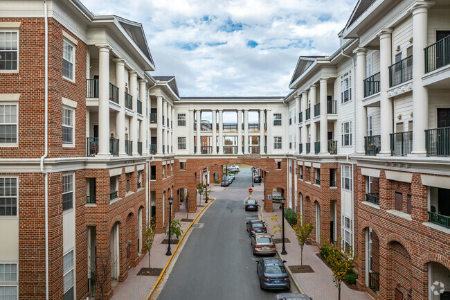 11 Arch Pl - Colonnade at Kentlands