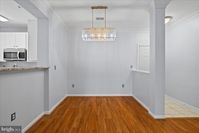 Foto del edificio - 4852 Eisenhower Ave