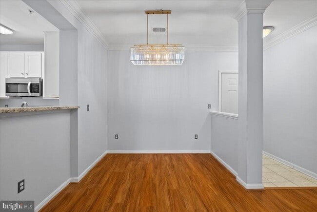 Building Photo - 4852 Eisenhower Ave