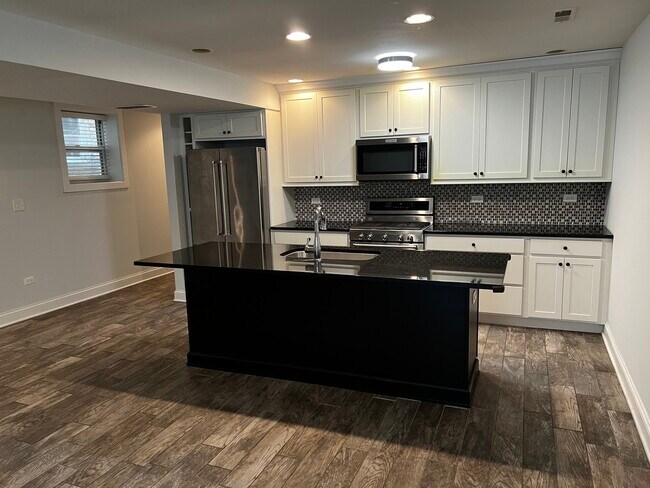 Foto del edificio - 4115 N Kenmore Ave