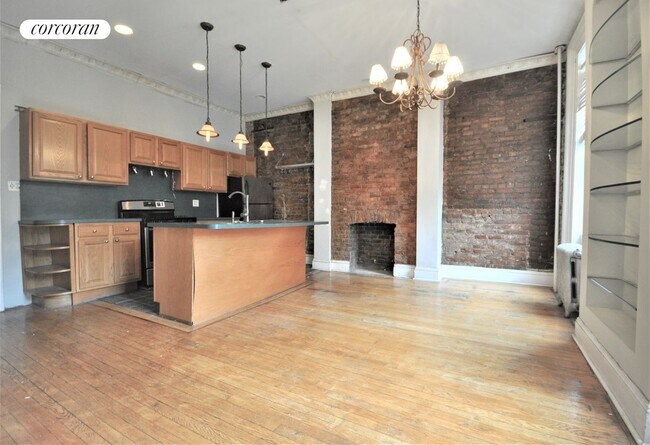 Foto del edificio - 12 Willoughby Ave