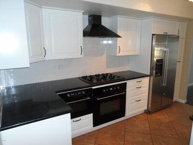 Foto del edificio - Spacious Townhome in the Biltmore area!
