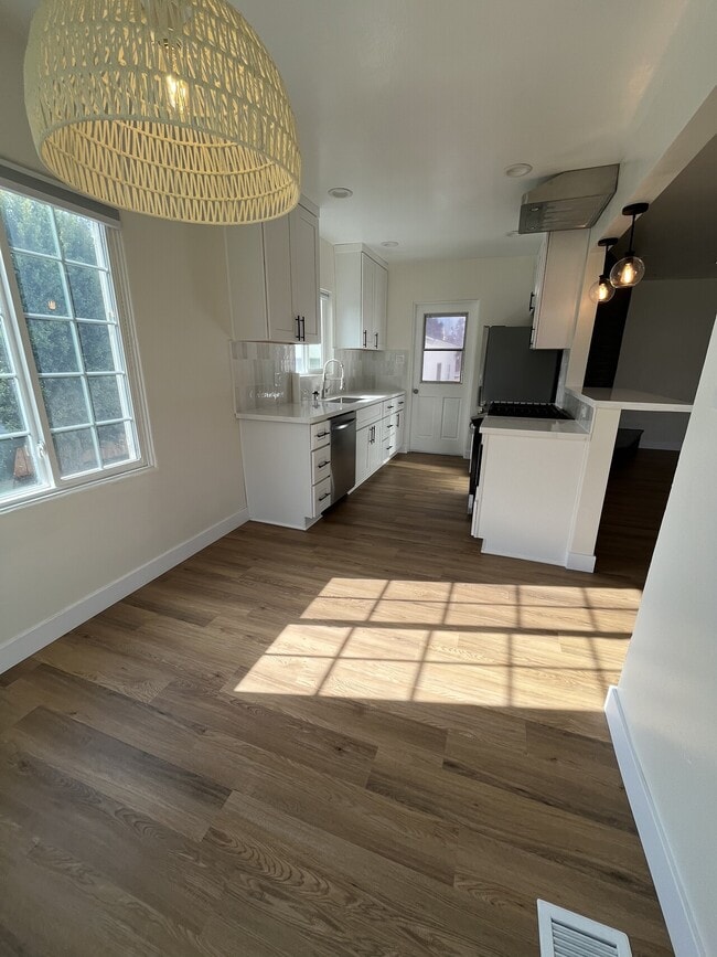 Building Photo - La Mesa Front House