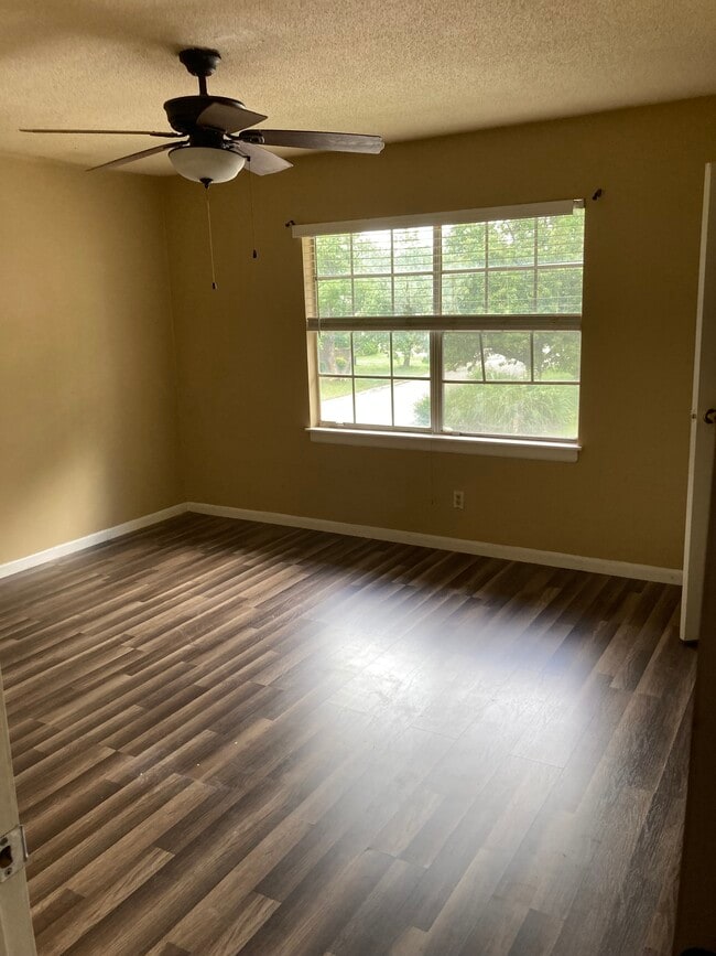 Building Photo - 1236 Grove Park Ln