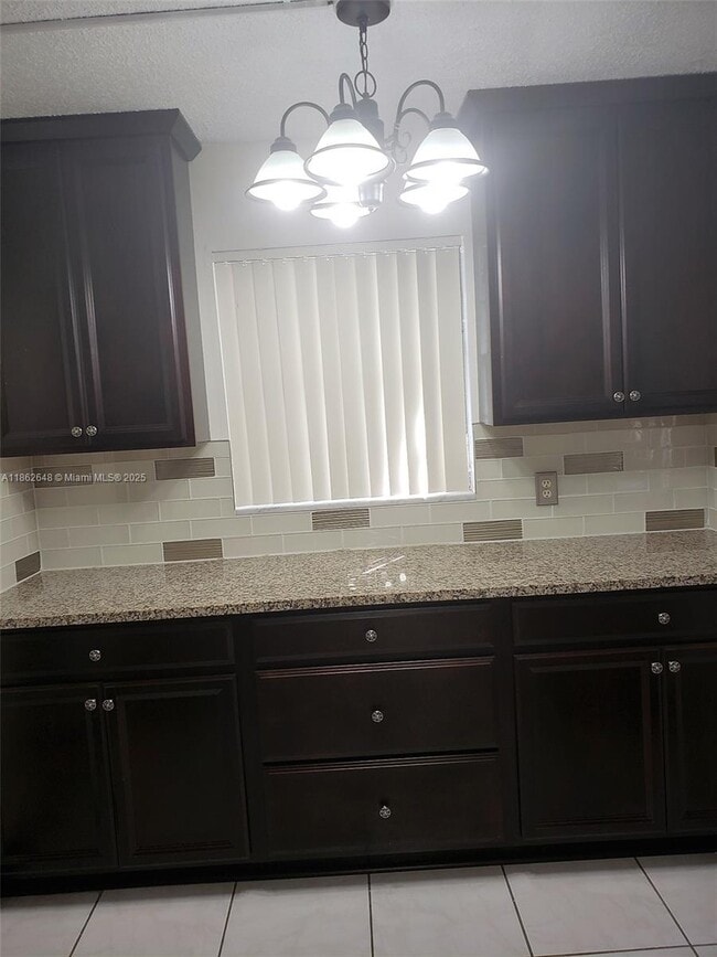 Foto del edificio - 708 SW 24th St