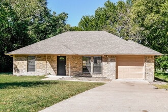 Building Photo - 703 N Alamo Rd