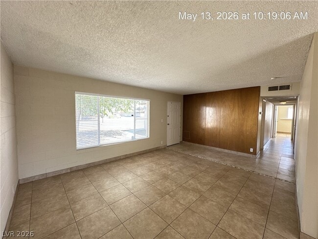 Building Photo - 1031 E Hacienda Ave