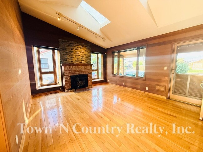 Foto del edificio - Charming 2BR/1BA Home in Maple Park – Full...