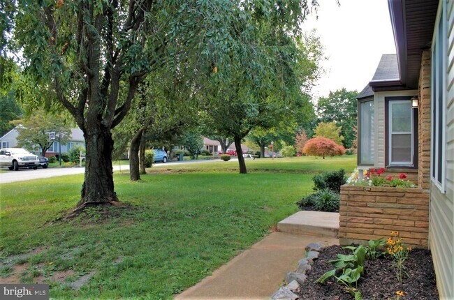 Building Photo - 13322 Apple Hill Dr