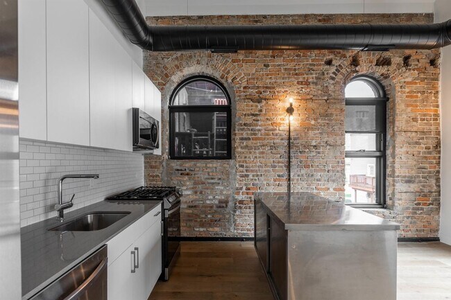 Foto del edificio - 2228 N Kedzie Blvd