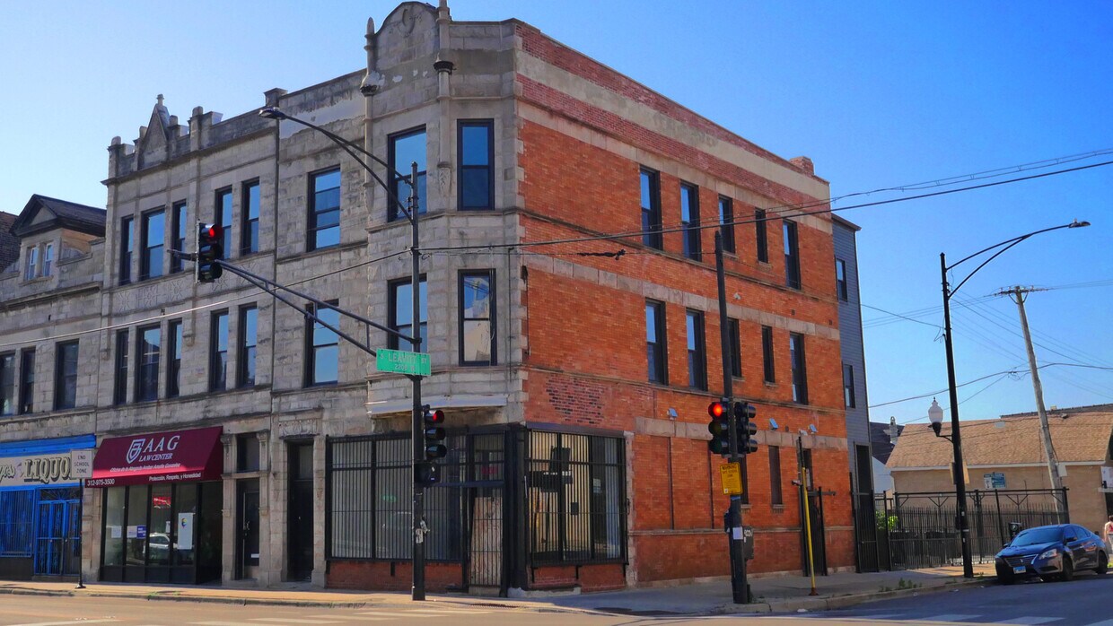 Primary Photo - 2159 W Cermak Rd