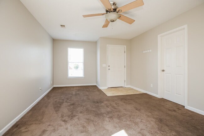 Building Photo - 2538 Sonar St