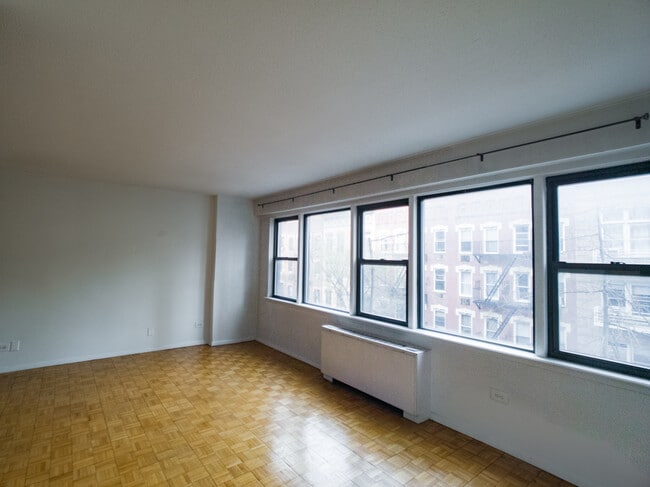 Living Room - 520 E 81st St